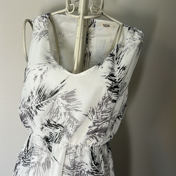 Molly Bracken hi-low open back dress - Picture 3 of 8